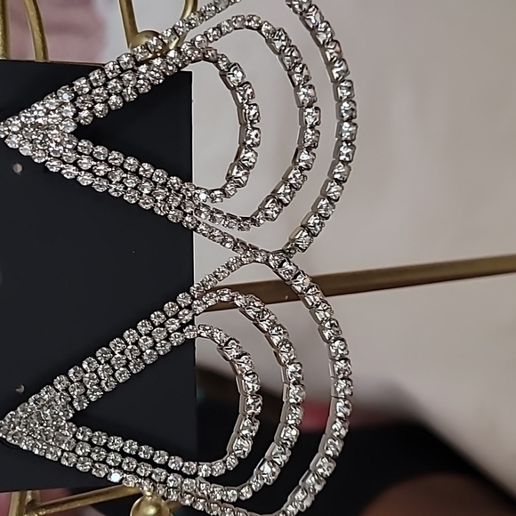 New Rhinestones Earrings - Picture 2 of 3